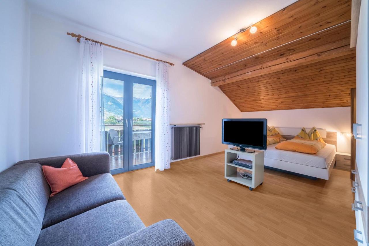 Apartment Tschigat Leilichhof ラナ エクステリア 写真